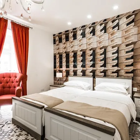 Jean De Valette Boutique Living * La Valette