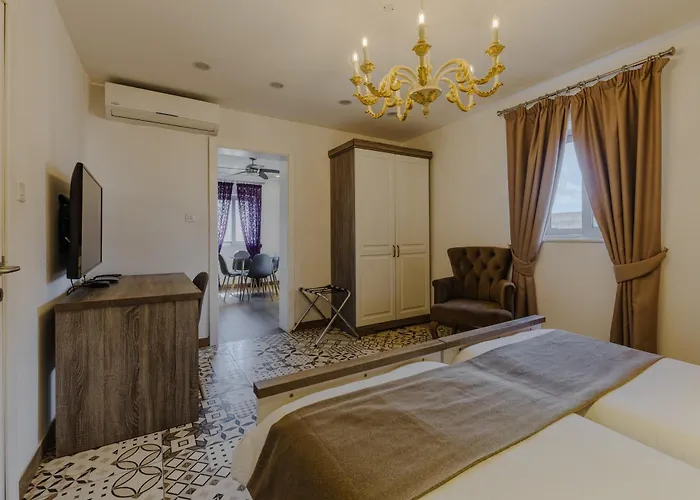 Jean De Valette Boutique Living *