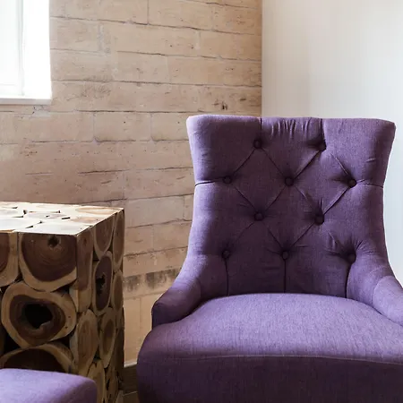 Jean De Valette Boutique Living Daire